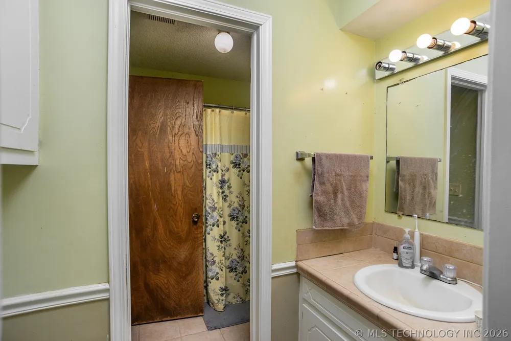 104 NE 7th Perkins, OK 74059
