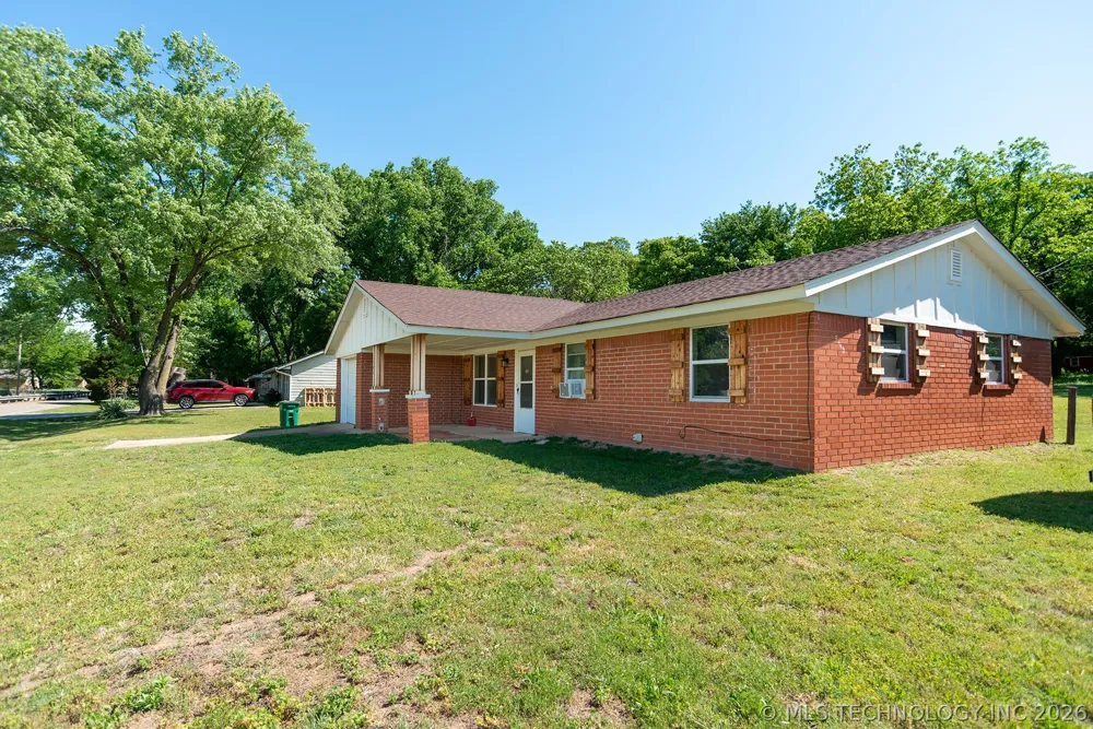 104 NE 7th Perkins, OK 74059
