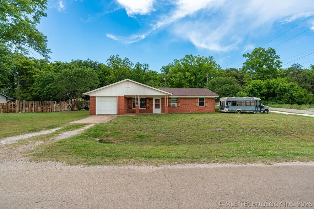 104 NE 7th Perkins, OK 74059