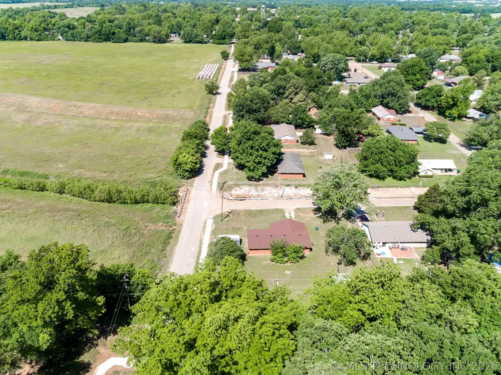 104 NE 7th Perkins, OK 74059