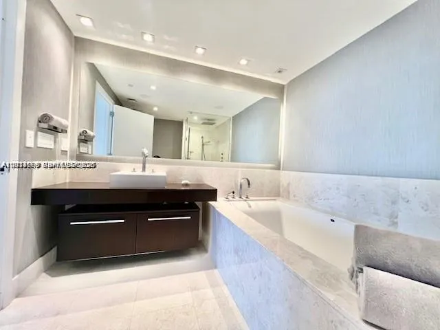 17121 Collins Ave #1003 Sunny Isles Beach, FL 33160