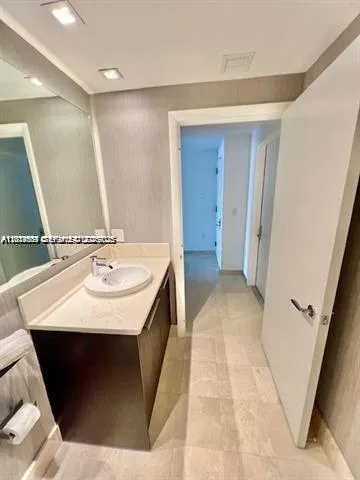 17121 Collins Ave #1003 Sunny Isles Beach, FL 33160