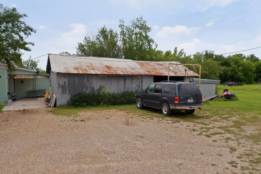 711 E Clark Street Bartlett, TX 76511
