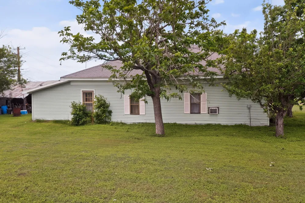 711 E Clark Street Bartlett, TX 76511