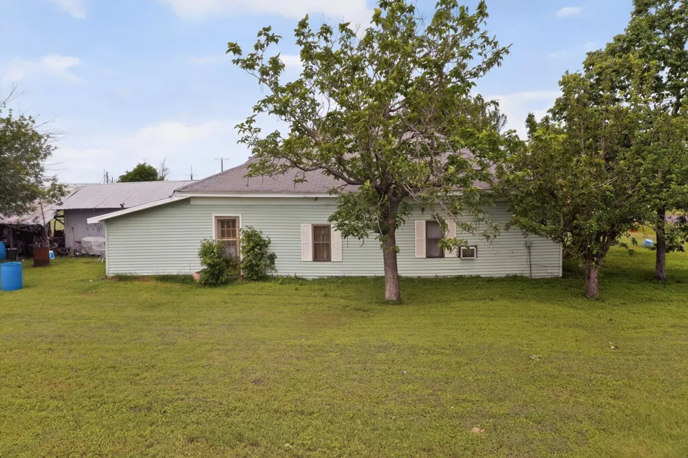 711 E Clark Street Bartlett, TX 76511