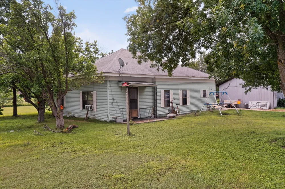 711 E Clark Street Bartlett, TX 76511