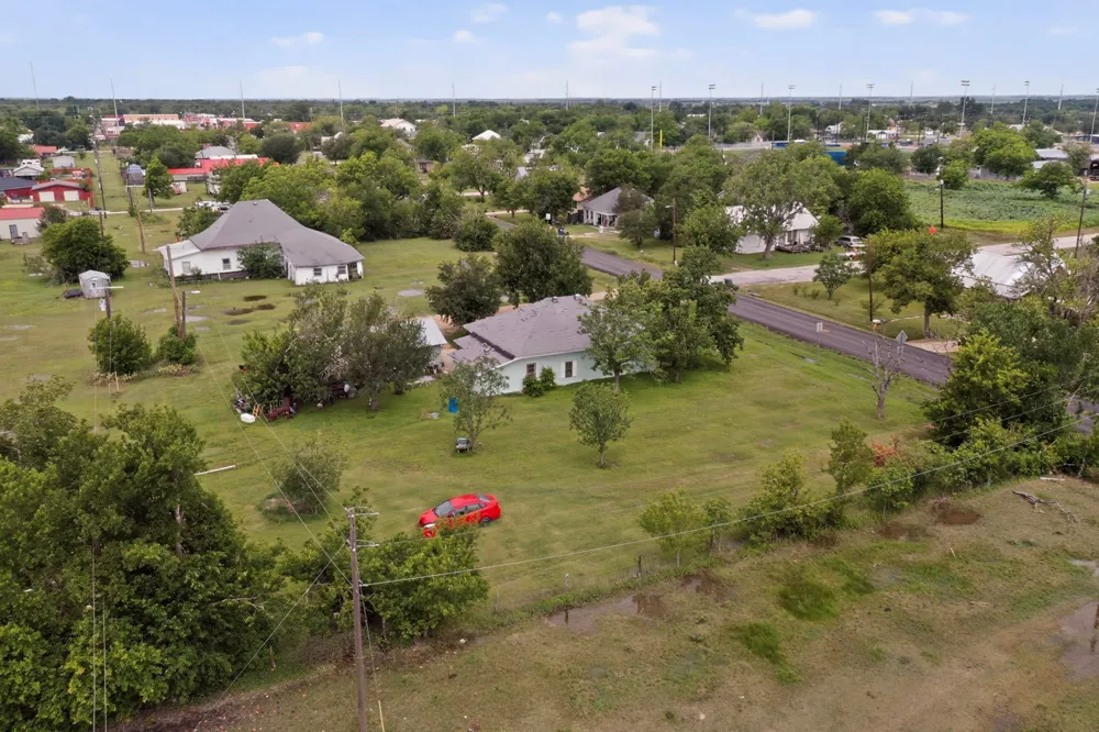 711 E Clark Street Bartlett, TX 76511