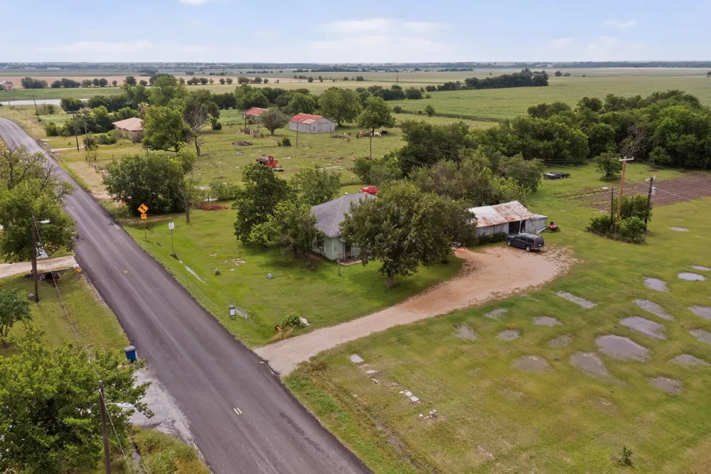 711 E Clark Street Bartlett, TX 76511