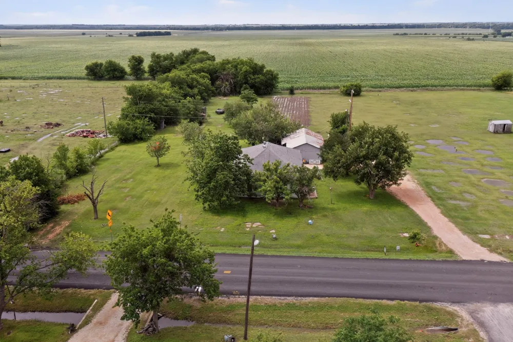 711 E Clark Street Bartlett, TX 76511