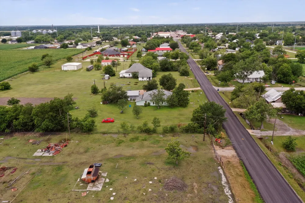 711 E Clark Street Bartlett, TX 76511