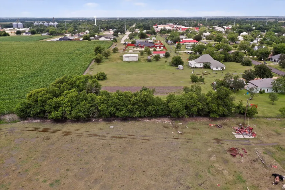 711 E Clark Street Bartlett, TX 76511
