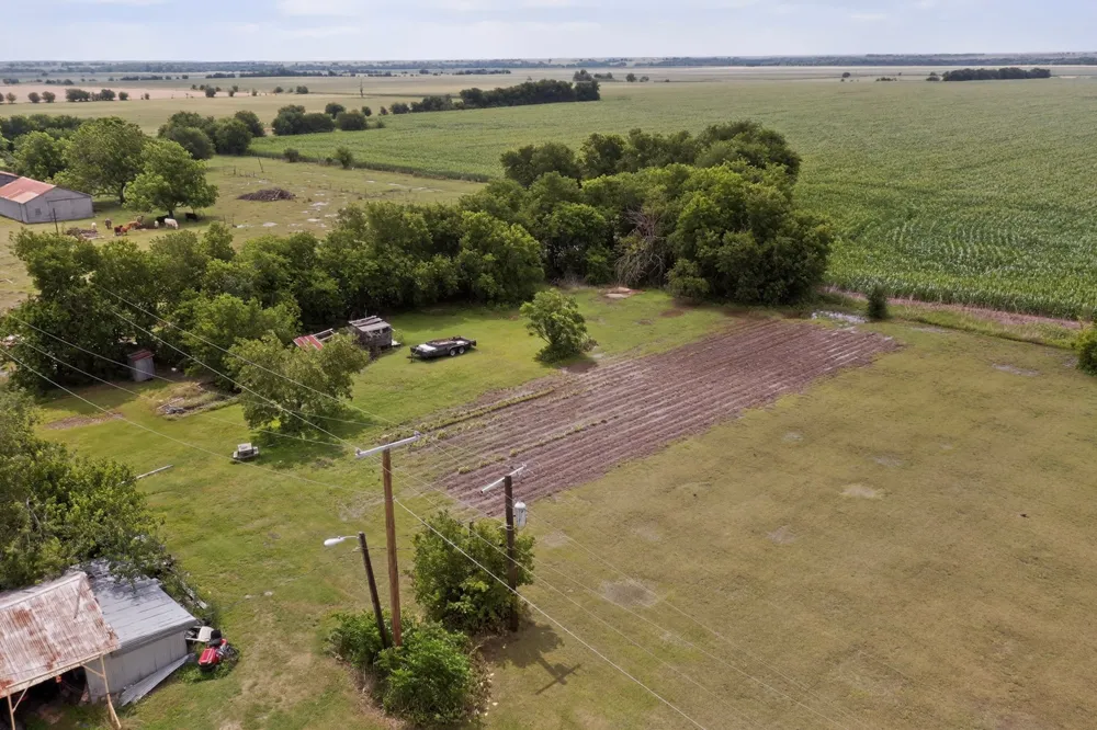 711 E Clark Street Bartlett, TX 76511