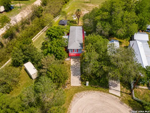 826 Lakeshore Dr S