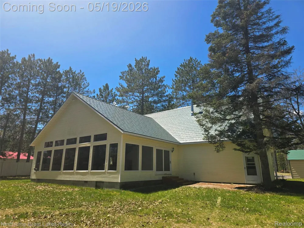 1378 National City Road Grant Township, MI 48748