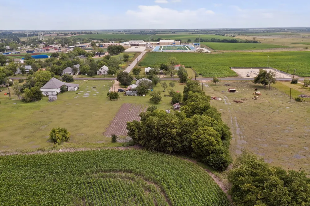 711 E Clark Street Bartlett, TX 76511