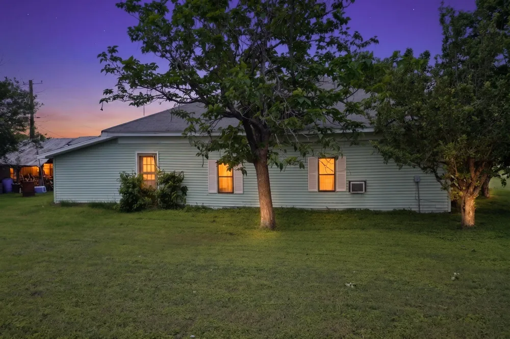 711 E Clark Street Bartlett, TX 76511