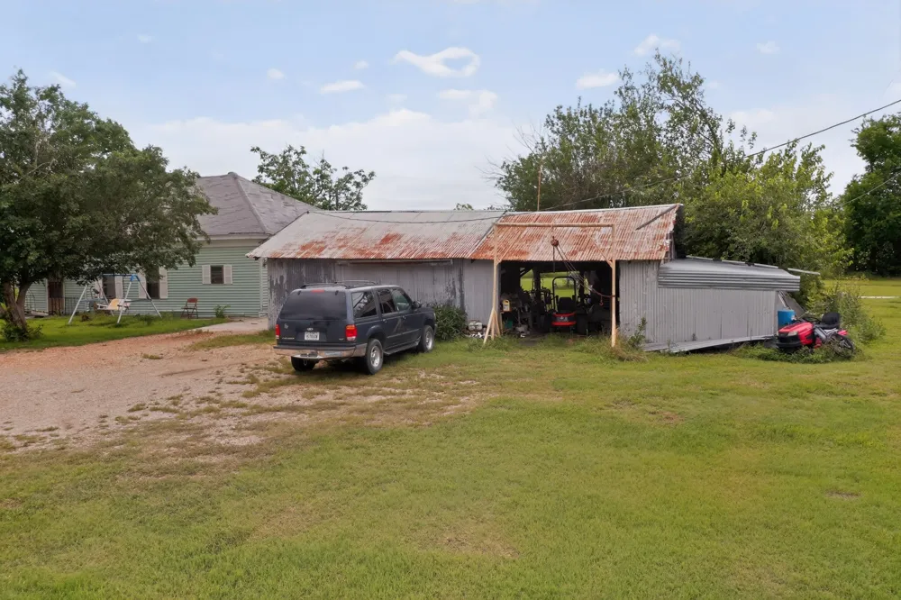 711 E Clark Street Bartlett, TX 76511