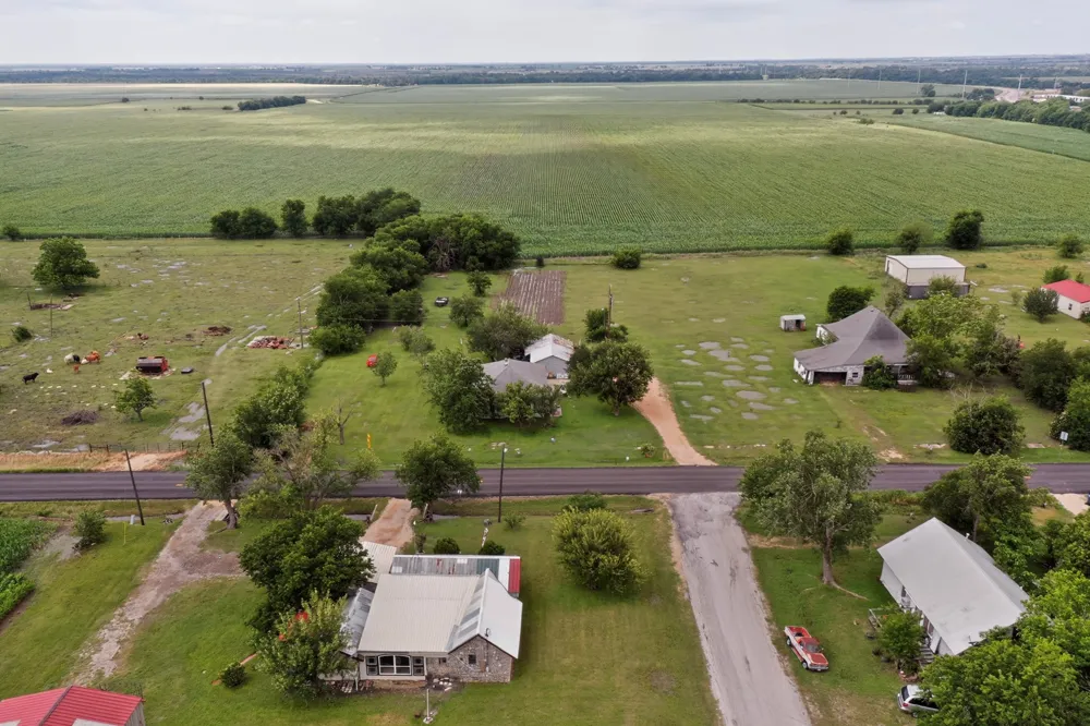 711 E Clark Street Bartlett, TX 76511