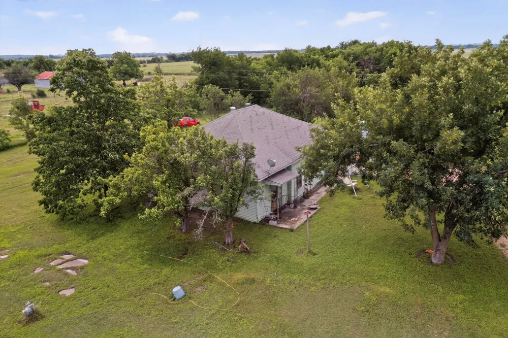 711 E Clark Street Bartlett, TX 76511