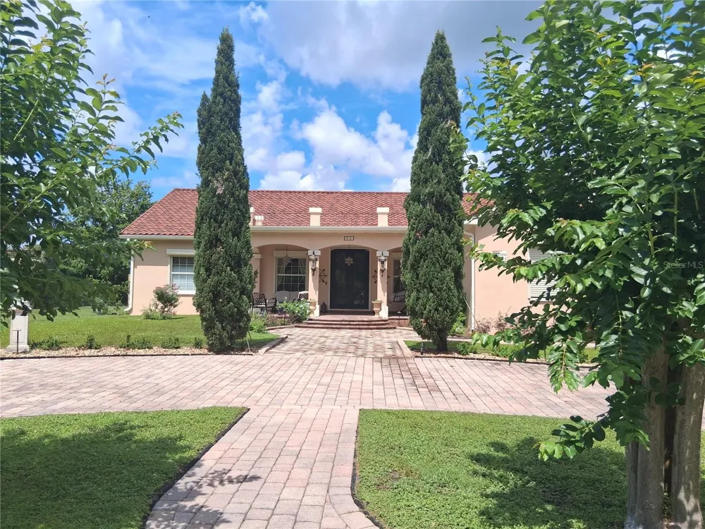 915 OLD WELCOME ROAD Lithia, FL 33547