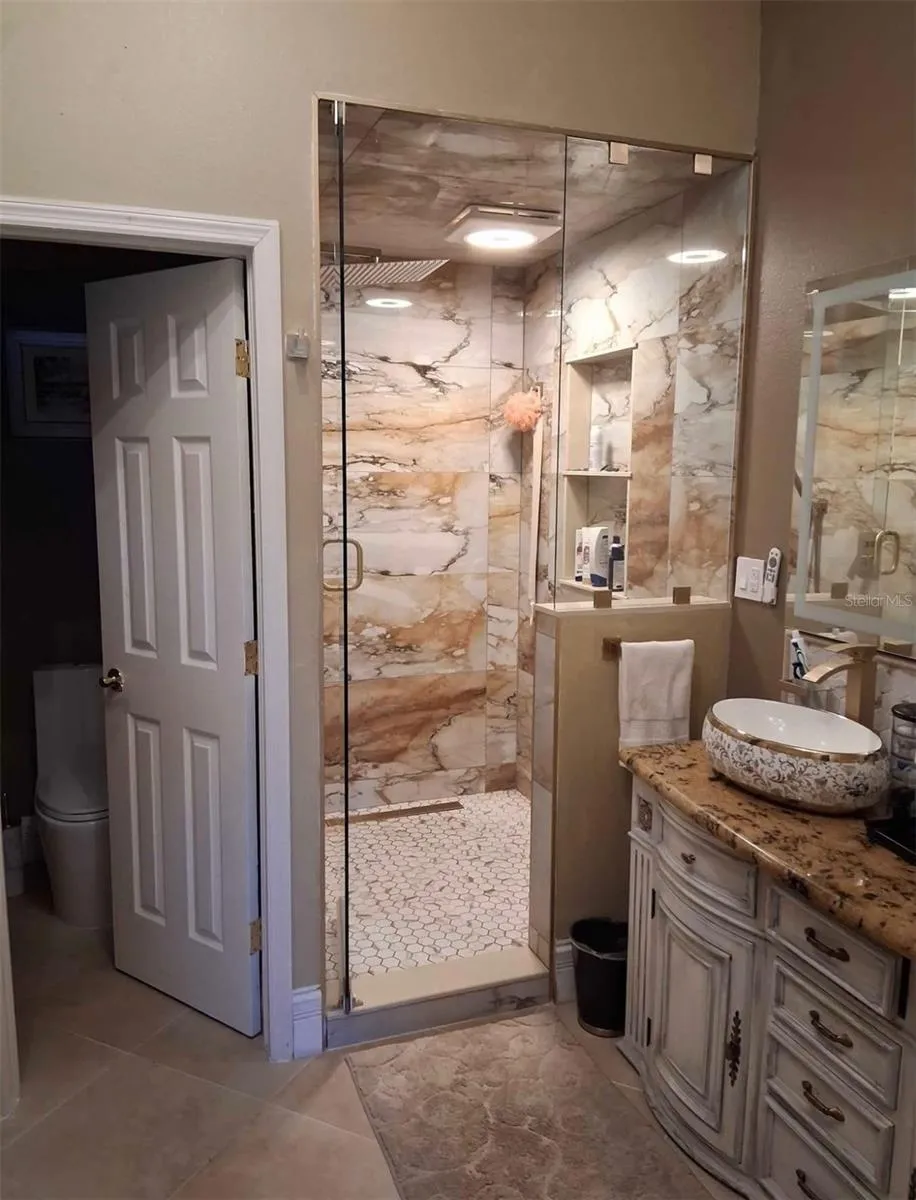 915 OLD WELCOME ROAD Lithia, FL 33547
