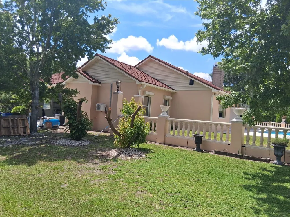 915 OLD WELCOME ROAD Lithia, FL 33547