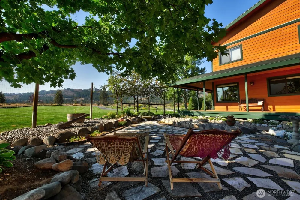 19 Mariposa Lane Winthrop, WA 98862