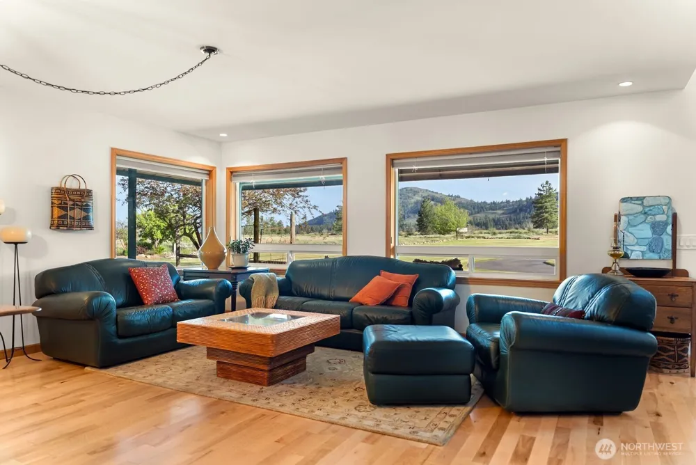 19 Mariposa Lane Winthrop, WA 98862
