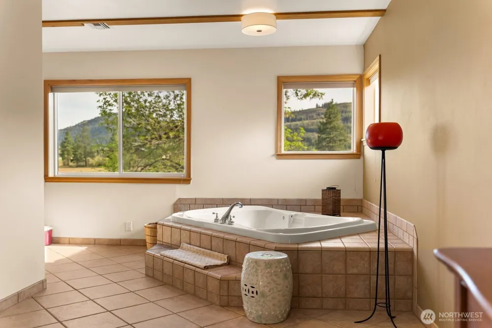 19 Mariposa Lane Winthrop, WA 98862