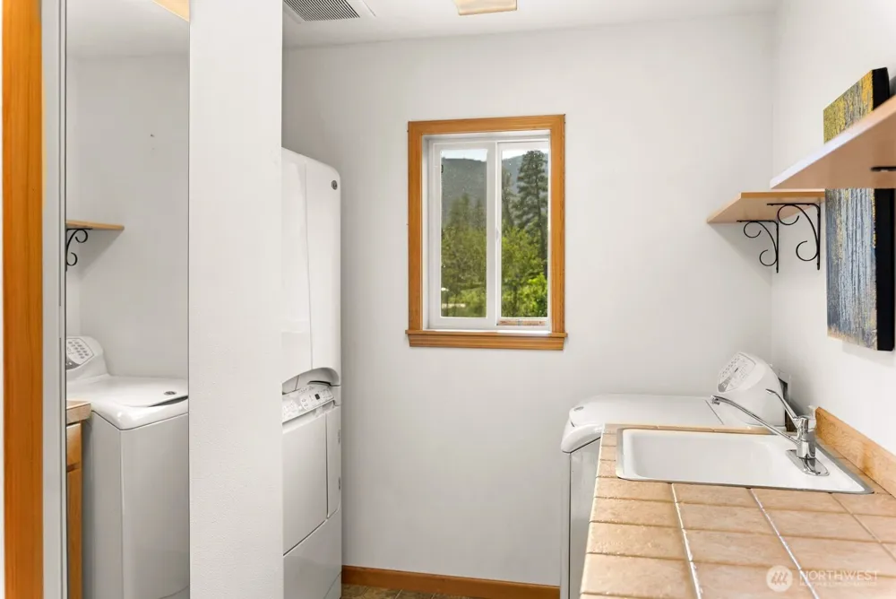 19 Mariposa Lane Winthrop, WA 98862