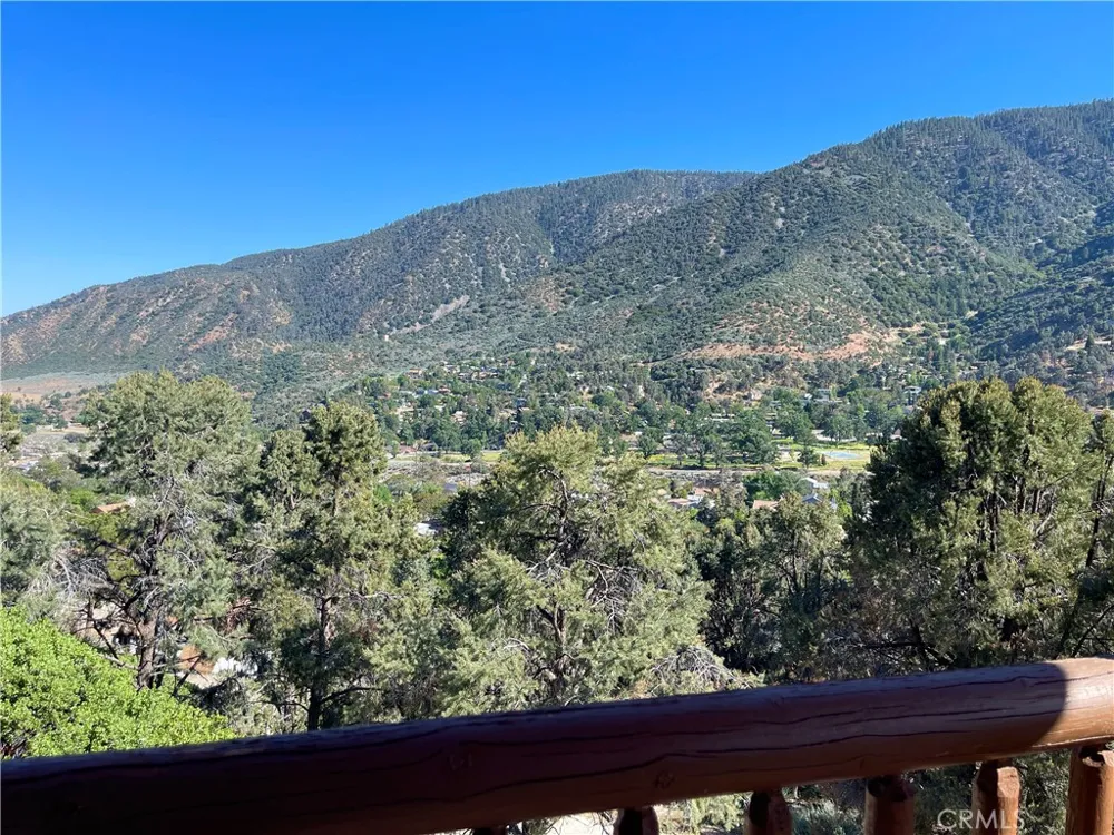 3821 North End Frazier Park, CA 93225