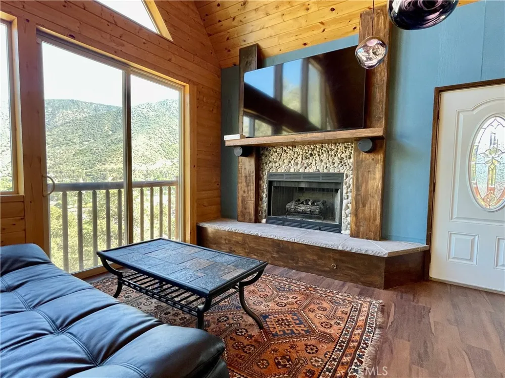 3821 North End Frazier Park, CA 93225