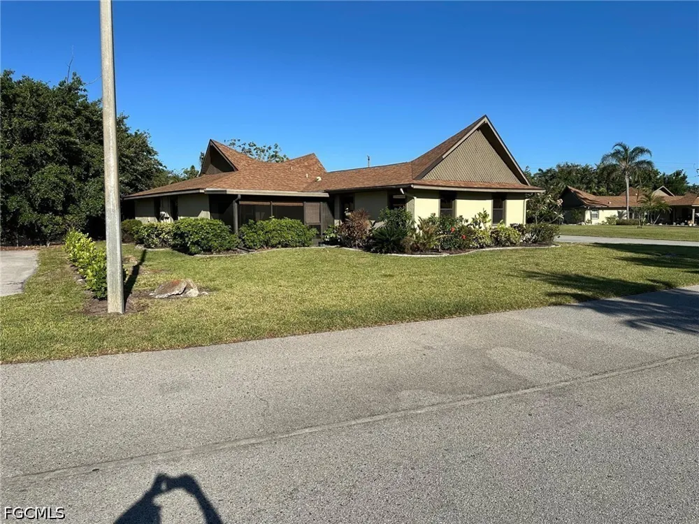 Island Circle #B Fort Myers, FL 33919