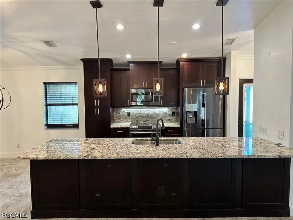 Island Circle #B Fort Myers, FL 33919