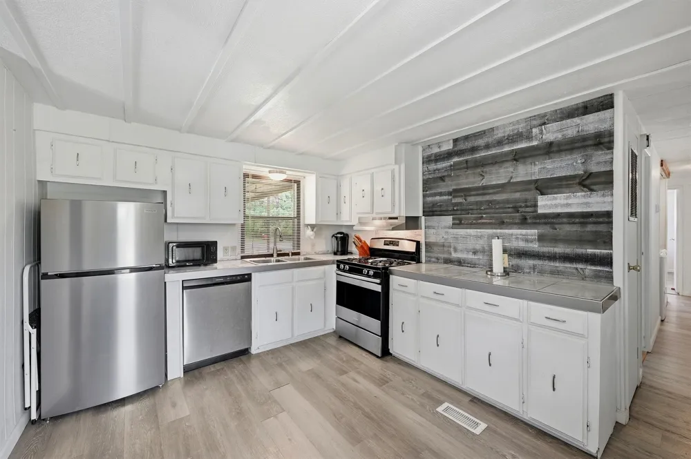 46 George A Green Drive Gordonville, TX 76245