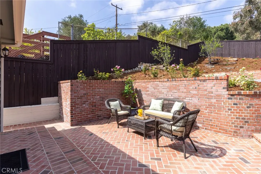 481 Paulette Place La Canada Flintridge, CA 91011