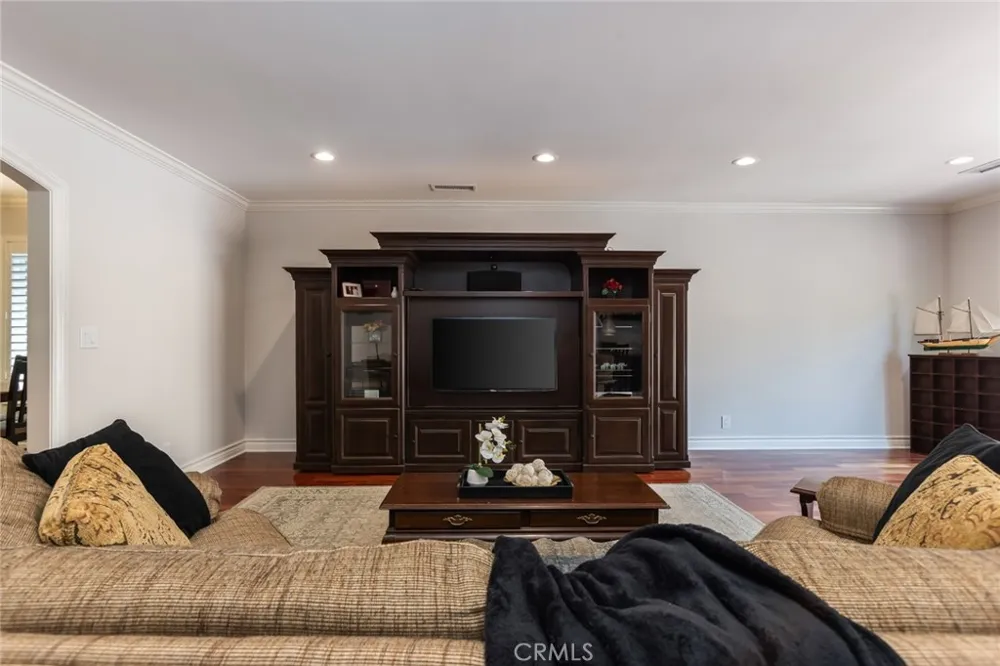 481 Paulette Place La Canada Flintridge, CA 91011