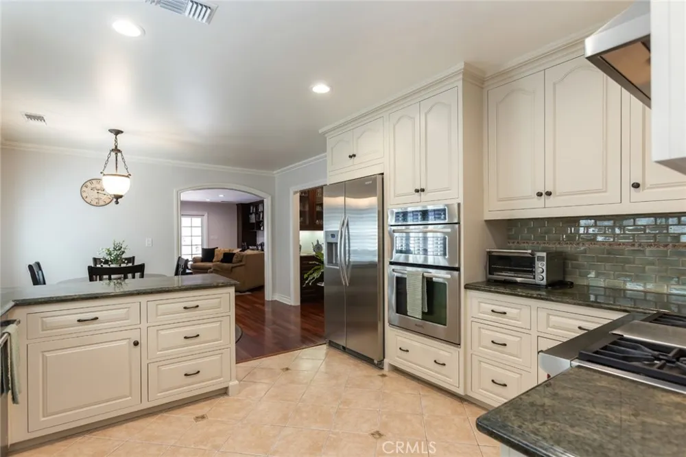 481 Paulette Place La Canada Flintridge, CA 91011
