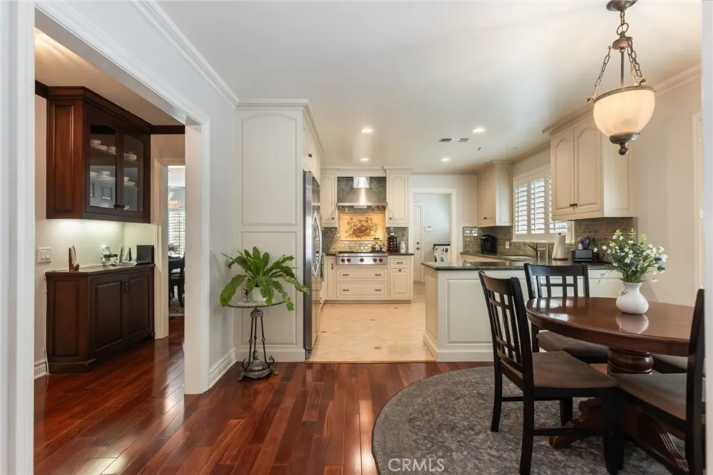 481 Paulette Place La Canada Flintridge, CA 91011