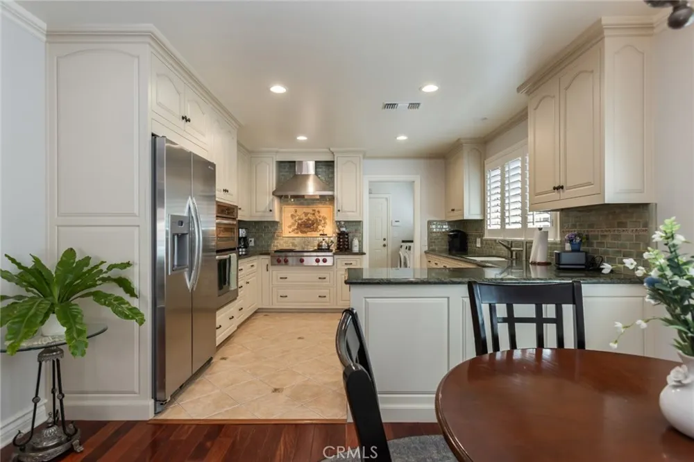 481 Paulette Place La Canada Flintridge, CA 91011