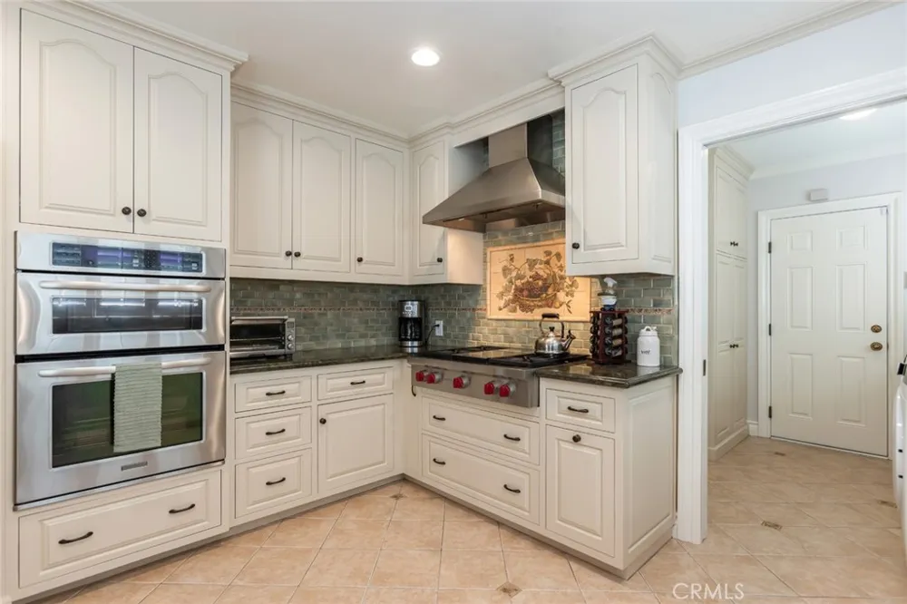 481 Paulette Place La Canada Flintridge, CA 91011