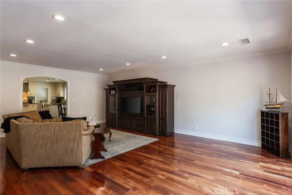 481 Paulette Place La Canada Flintridge, CA 91011