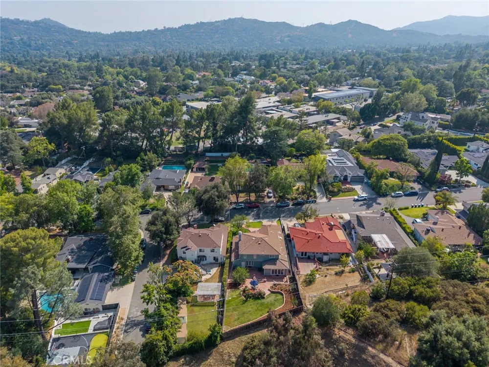 481 Paulette Place La Canada Flintridge, CA 91011