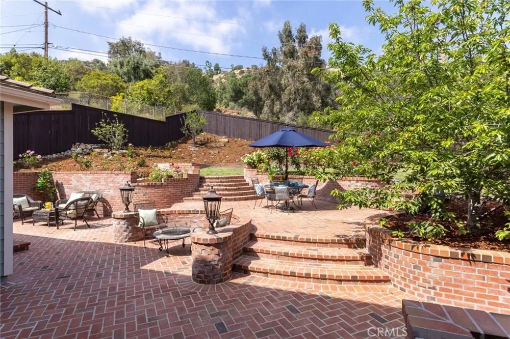 481 Paulette Place La Canada Flintridge, CA 91011