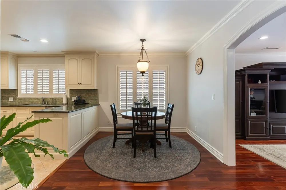 481 Paulette Place La Canada Flintridge, CA 91011