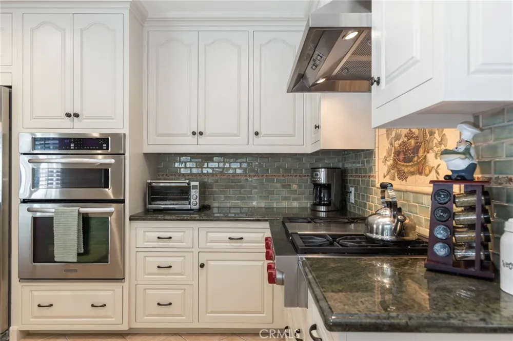 481 Paulette Place La Canada Flintridge, CA 91011