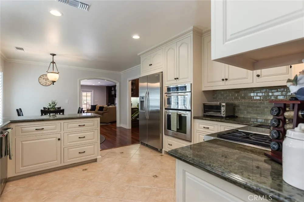 481 Paulette Place La Canada Flintridge, CA 91011