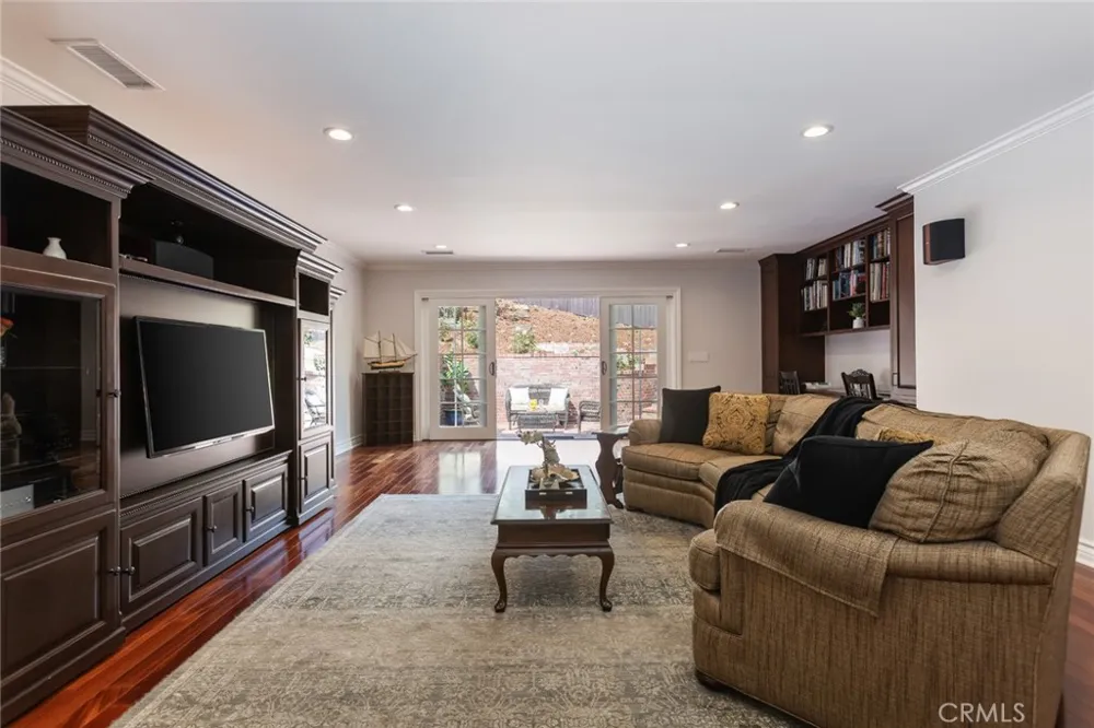 481 Paulette Place La Canada Flintridge, CA 91011