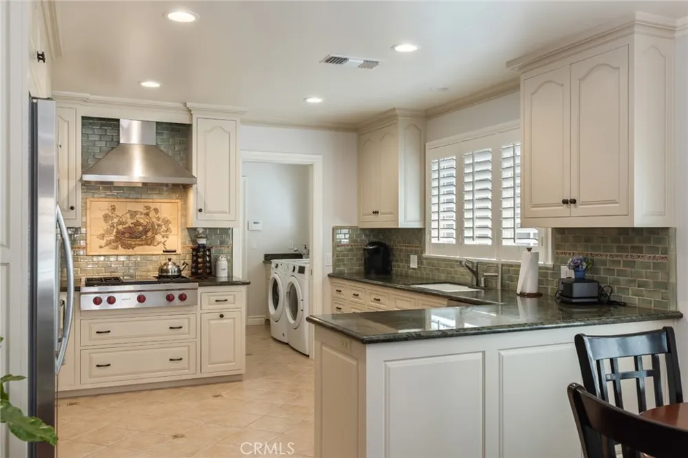 481 Paulette Place La Canada Flintridge, CA 91011