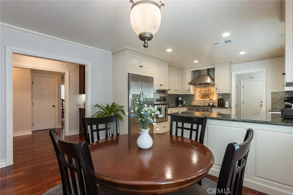 481 Paulette Place La Canada Flintridge, CA 91011